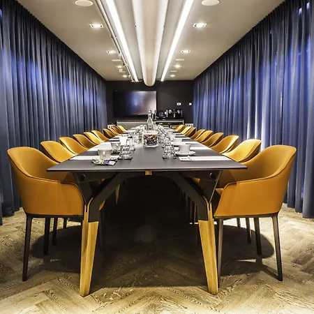 De Hallen Ξενοδοχείο 4*