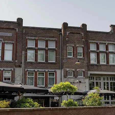Hotel De Hallen 4*