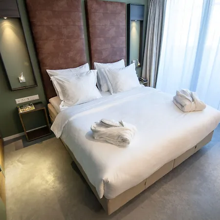 De Hallen Otel 4*